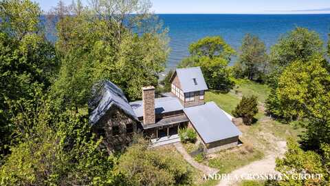 1484 71st Street, Fennville, MI 49408
