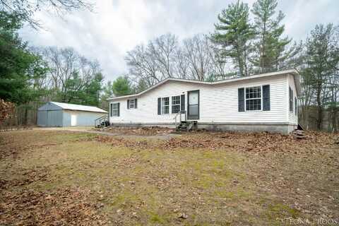 10553 Lincoln Lake Road NE, Greenville, MI 48838