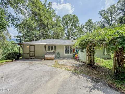 2620 Wears Valley Road, Sevierville, TN 37862