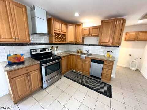 174 E Blackwell St, Dover, NJ 07801