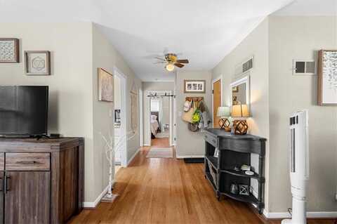 7129-7131 Main Street, Kansas City, MO 64114