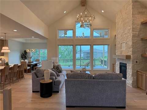 13511 Terrace Park Drive, Parkville, MO 64152