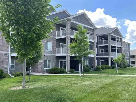 2867 Spring Rose Cir #308, Coralville, IA 52241
