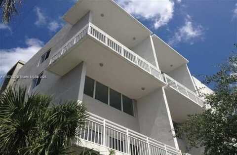 498 SW 2nd St, Miami, FL 33130