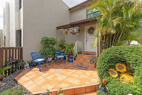 9950 NW 9th St Cir, Miami, FL 33172