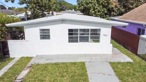 1557 NW 66th St, Miami, FL 33147