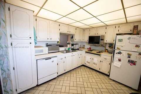 301 NE 14th Ave, Hallandale Beach, FL 33009