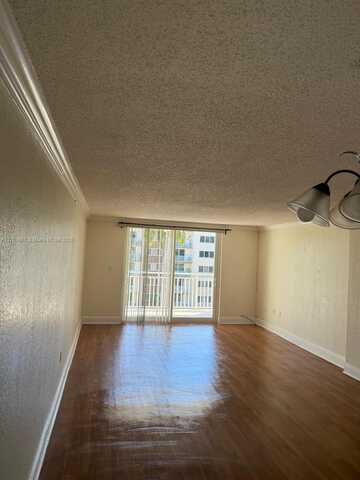 6950 Miami Gardens Dr, Hialeah, FL 33015