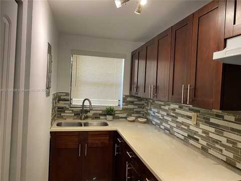 650 NE 149th St, Miami, FL 33161