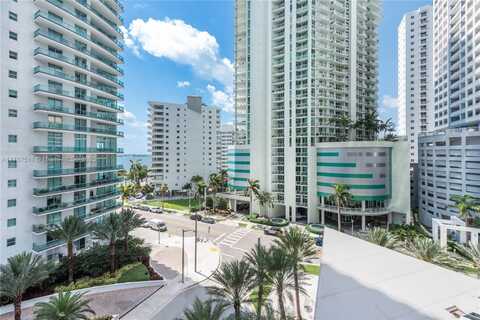 1300 Brickell Bay Dr, Miami, FL 33131