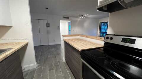 831 NE 199th St, Miami, FL 33179