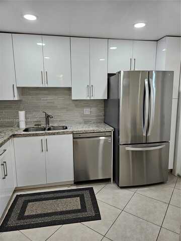 330 SE 2nd St, Hallandale Beach, FL 33009