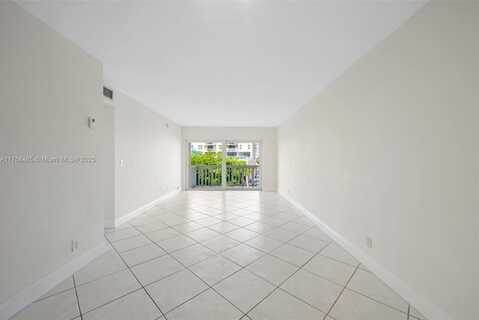 450 Paradise Isle Blvd, Hallandale Beach, FL 33009
