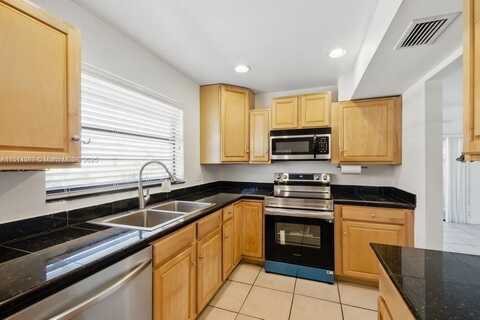1551 NW 92nd Ave, Pembroke Pines, FL 33024