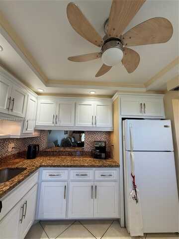 4800 Hillcrest Ln, Hollywood, FL 33021