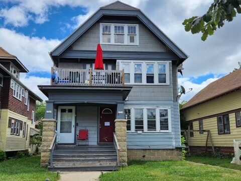 2718 N 49th St, Milwaukee, WI 53210
