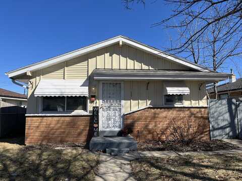 5866 N 77th St, Milwaukee, WI 53218