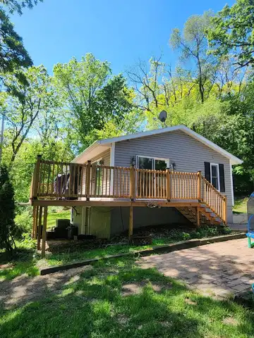 32901 Clarence St, Burlington, WI 53105