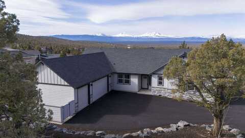 1014 Highland View Loop, Redmond, OR 97756
