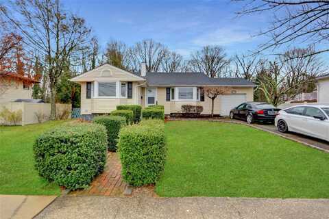 10 Sunburst Drive, Deer Park, NY 11729