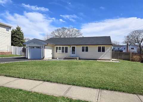 71 Rose Place, Selden, NY 11784