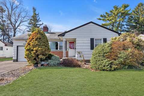 21 Venus Road, Syosset, NY 11791