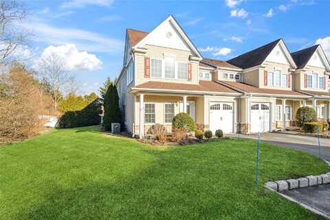 14 Meadow Court, Oakdale, NY 11769