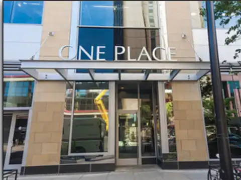 1 E 8th Street, Chicago, IL 60605