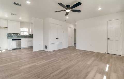 1105 E 1st North Street, Kaufman, TX 75142