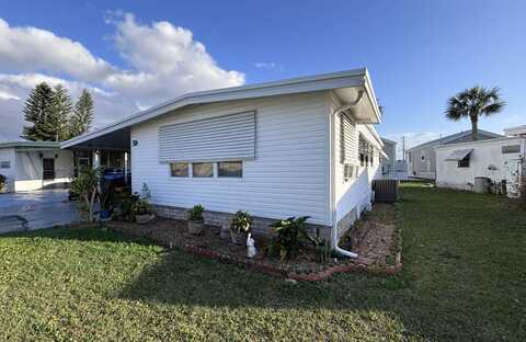 3 Holiday Place, Tavares, FL 32778