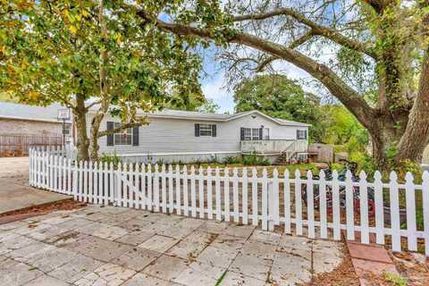 512 Friendship Rd, Mary Esther, FL 32569