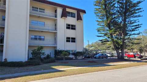 209 NE LINCOLN CIRCLE N, Saint Petersburg, FL 33702