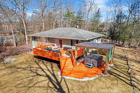 136 Oak Lane, Cresco, PA 18326