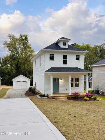 645 W Iowa Avenue, Southern Pines, NC 28387