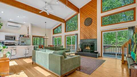 106 Stowe Lane, Tafton, PA 18464