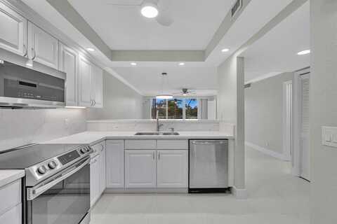 3800 Oaks Clubhouse Dr, Pompano Beach, FL 33069