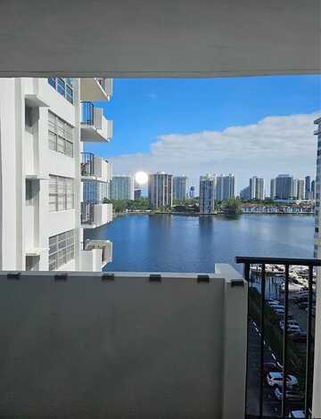 2750 NE 183rd St, Aventura, FL 33160