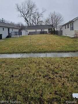 00 Pinehurst, Roseville, MI 48066