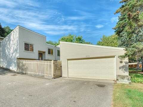 5662 W Bavarian Pass, Fridley, MN 55432