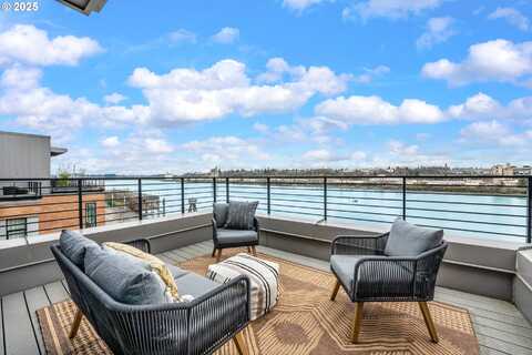 1660 NW Riverscape Dr, Portland, OR 97209