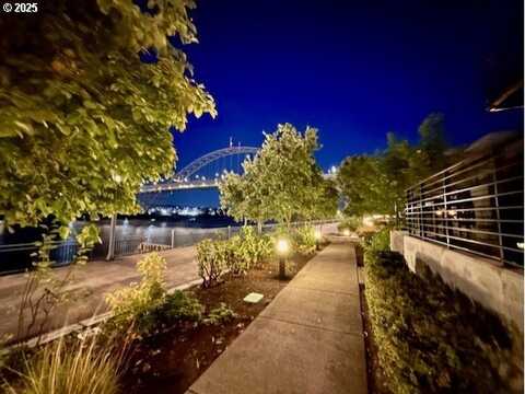 1660 NW Riverscape Dr, Portland, OR 97209