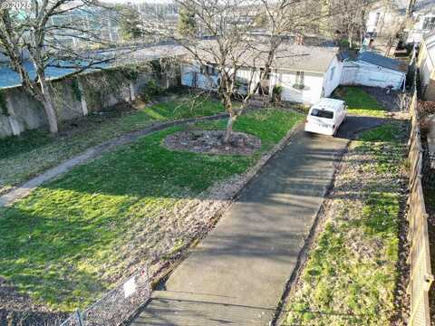 9737 NE IRVING ST, Portland, OR 97220