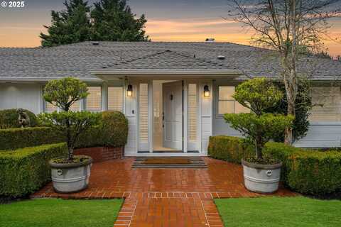 8325 SW CRESTWOOD LN, Portland, OR 97225