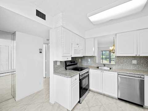 7321 Amberly Lane, Delray Beach, FL 33446