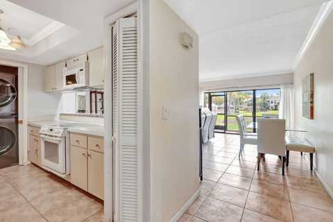 11863 Wimbledon Circle, Wellington, FL 33414