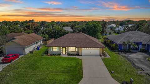 713 24th Square, Vero Beach, FL 32962