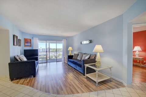 3590 Via Poinciana, Lake Worth, FL 33467