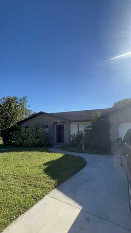 901 Heron Ave Avenue, Fort Pierce, FL 34950