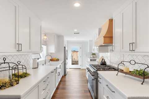 13736 Tobiasson Rd, Poway, CA 92064