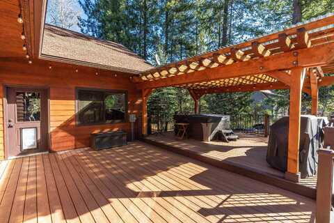 246 Oden Bay Dr, Sandpoint, ID 83864